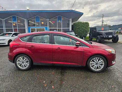 Used 2017 Ford Focus Titanium w/ Titanium Technology Package image 8