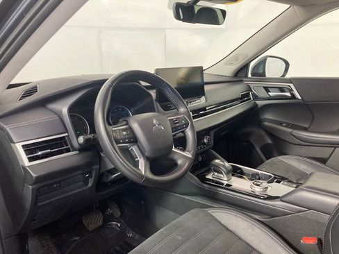 Used 2025 Mitsubishi Outlander SE AWD/4WD image 14
