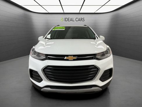 Used 2019 Chevrolet Trax LT w/ LT Convenience Package FWD image 2