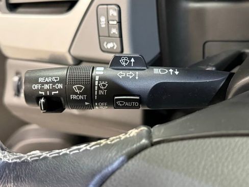 Used 2019 Chevrolet Suburban LT image 20