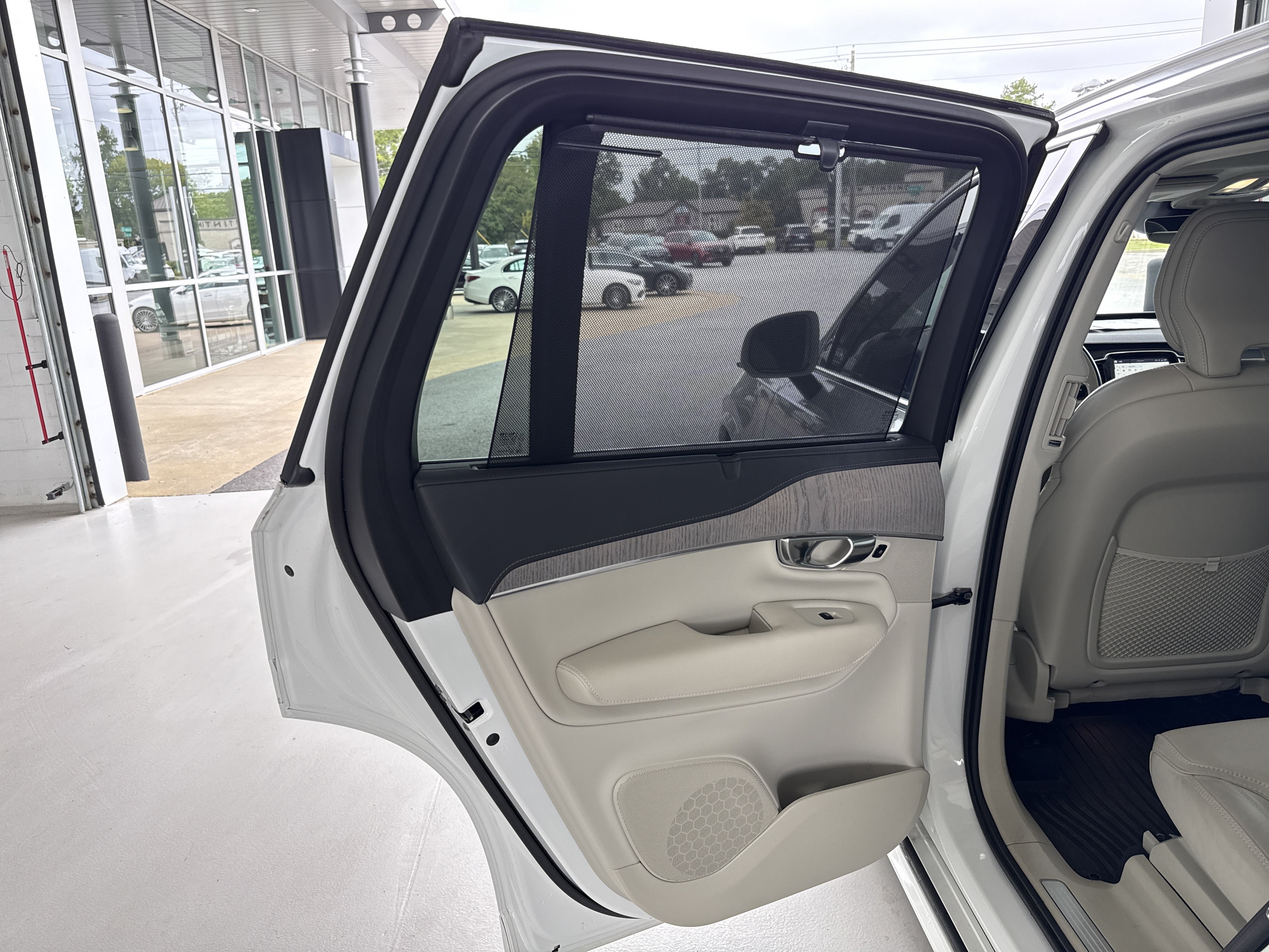 Used 2025 Volvo XC90 B6 Ultra w/ Protection Package AWD/4WD image 26