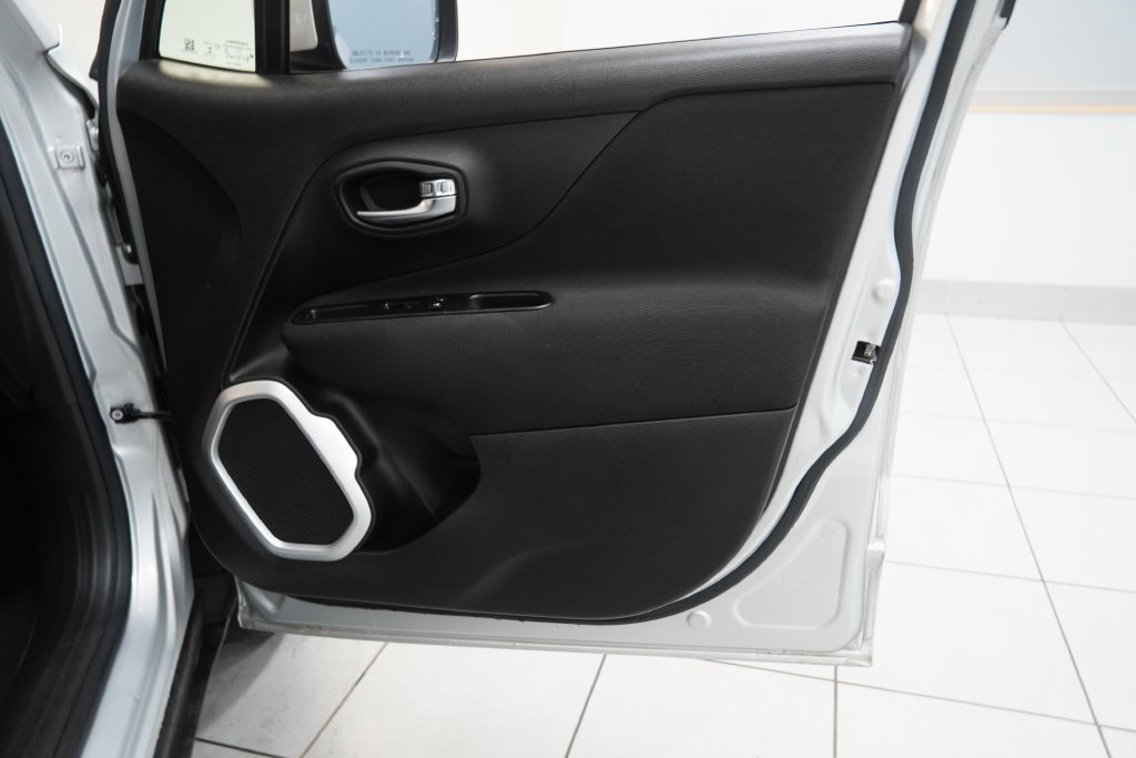 Used 2021 Jeep Renegade Latitude w/ Luxury Group I AWD/4WD image 30