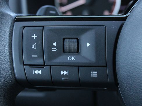 Used 2023 Nissan Rogue SV AWD/4WD image 30