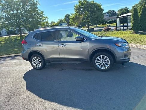 Used 2017 Nissan Rogue SV AWD/4WD image 4