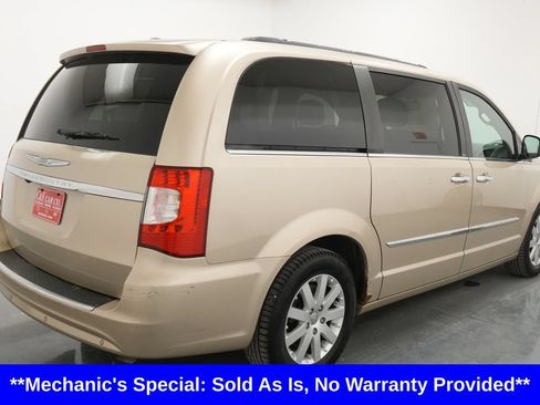 Used 2012 Chrysler Town & Country Touring-L w/ Driver Convenience Group FWD image 8