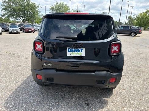 Used 2018 Jeep Renegade Altitude FWD image 4