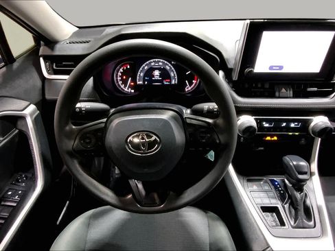 Used 2023 Toyota RAV4 LE AWD/4WD image 6