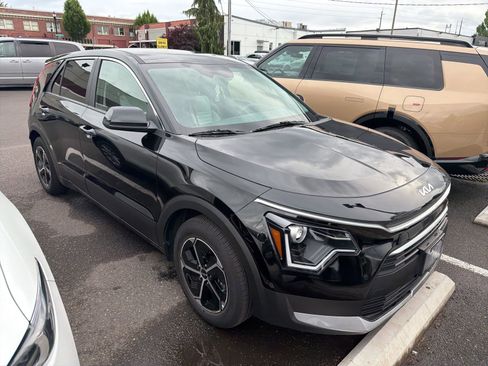Certified 2023 Kia Niro LX FWD image 3