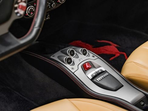 Used 2014 Ferrari 458 Italia Coupe RWD image 68