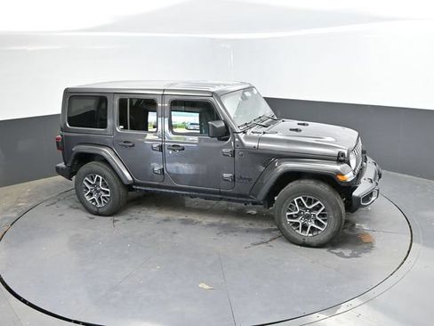 Used 2025 Jeep Wrangler Unlimited Sahara AWD/4WD image 39