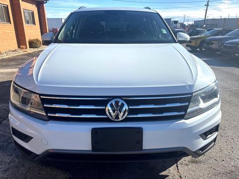 Used 2021 Volkswagen Tiguan SE w/ Panoramic Sunroof Package image 3