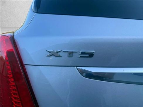 Used 2018 Cadillac XT5 Premium Luxury FWD image 12