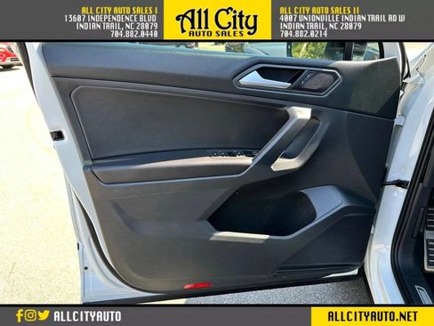 Used 2021 Volkswagen Tiguan SE image 27