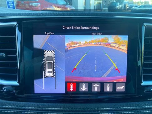 Used 2022 Chrysler Pacifica Limited w/ Uconnect Theater Family Group image 14