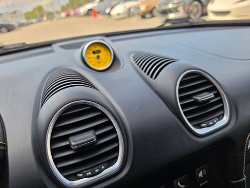 Used 2021 Porsche 718 Boxster Spyder RWD image 30