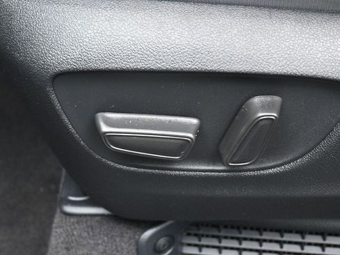 Certified 2025 Toyota Sienna LE w/ LE Plus Package image 10