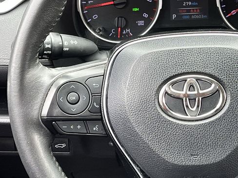Used 2019 Toyota RAV4 XLE Premium FWD image 12