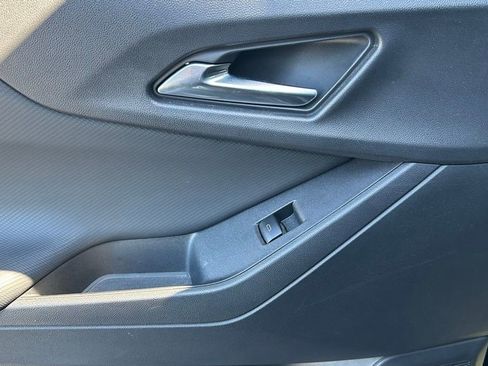 Used 2025 Chevrolet Equinox LT image 17