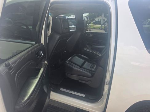 Used 2013 Cadillac Escalade ESV Platinum AWD/4WD image 7