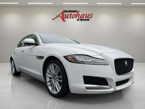 Used 2018 Jaguar XF Prestige AWD/4WD image 2