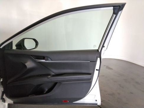 Used 2024 Toyota Camry SE image 36