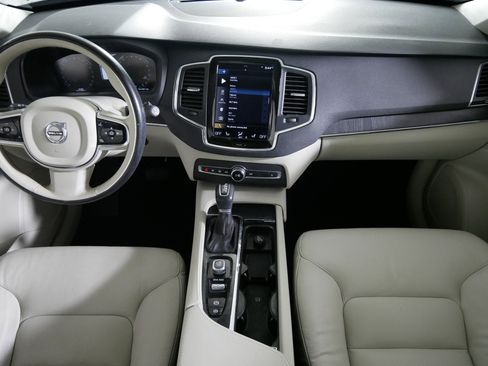 Used 2020 Volvo XC90 T6 Momentum image 10