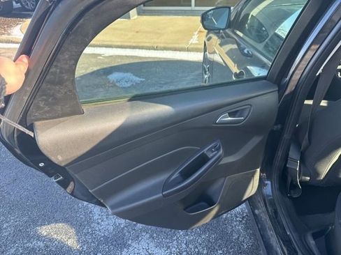 Used 2015 Ford Focus SE w/ SE Sport Package image 14