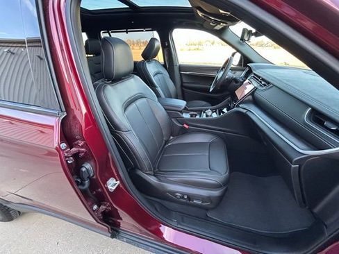 New 2025 Jeep Grand Cherokee L Limited w/ Luxury Tech Group II image 38