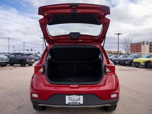 Certified 2022 Hyundai Venue SEL image 10