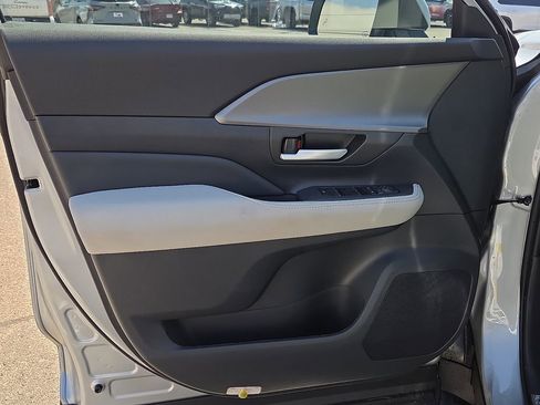 New 2026 Toyota Grand Highlander FWD image 17