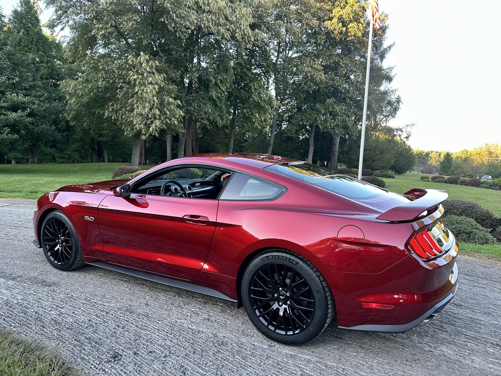 Used 2019 Ford Mustang GT Premium w/ GT Performance Package RWD image 7
