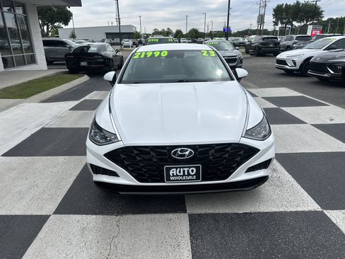 Used 2023 Hyundai Sonata SEL FWD image 2