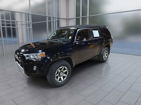 Used 2023 Toyota 4Runner TRD Off-Road Premium w/ Moonroof Package AWD/4WD image 4