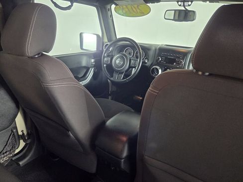 Used 2018 Jeep Wrangler Unlimited Sahara w/ Connectivity Group AWD/4WD image 31