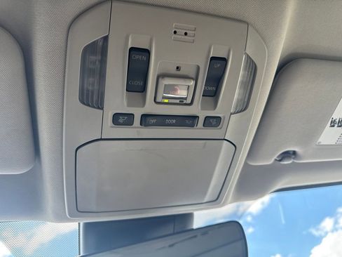 Used 2022 Toyota Highlander XLE FWD image 15