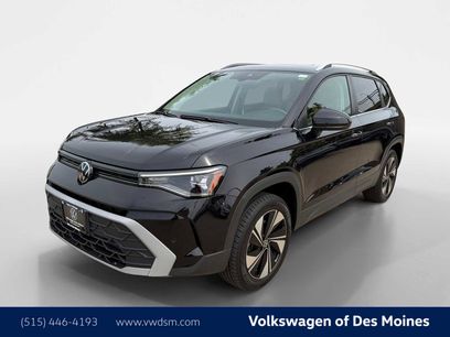 Used 2025 Volkswagen Taos SE w/ Panoramic Sunroof Package