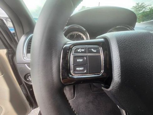 Used 2016 Dodge Grand Caravan SE FWD image 12