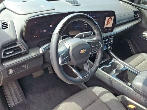 Used 2025 Chevrolet Traverse LT w/ Enhanced Driving Package FWD image 16