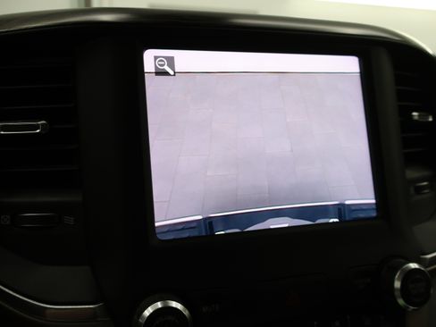 Used 2019 RAM 1500 Laramie AWD/4WD image 17