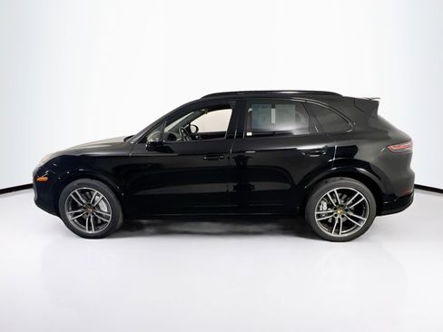 Used 2020 Porsche Cayenne Turbo image 8