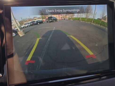 Used 2023 Chrysler Pacifica Touring-L image 3