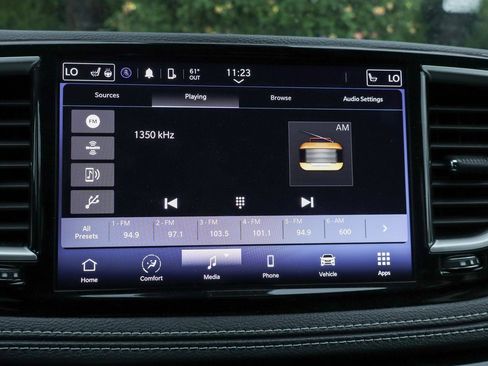 Used 2023 Chrysler Pacifica Touring-L image 25