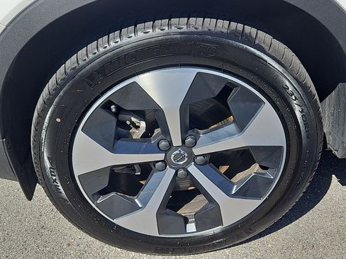 Used 2026 Volvo XC40 B5 Plus w/ Protection Package Premier AWD/4WD image 4