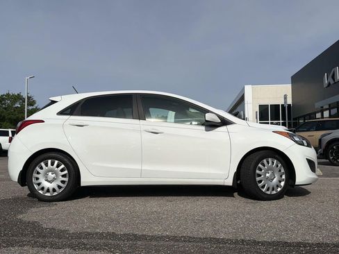 Used 2016 Hyundai Elantra GT FWD image 2