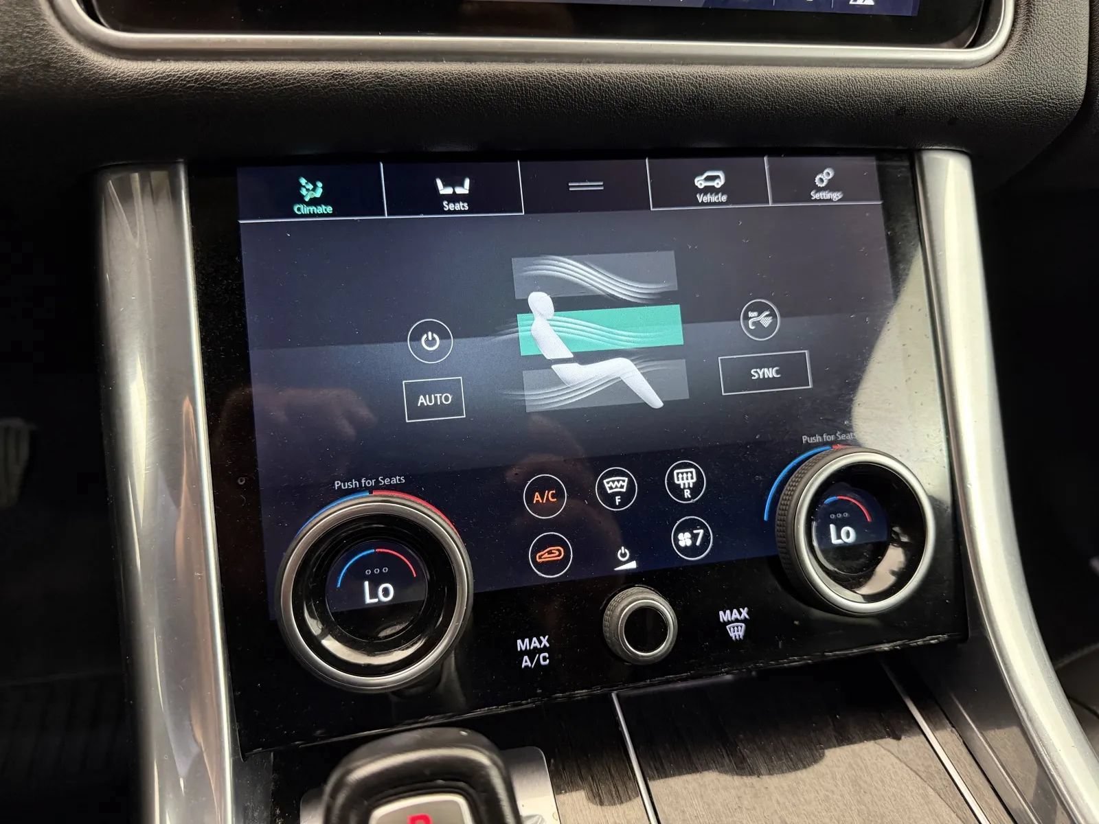 Used 2019 Land Rover Range Rover Sport HSE AWD/4WD image 25