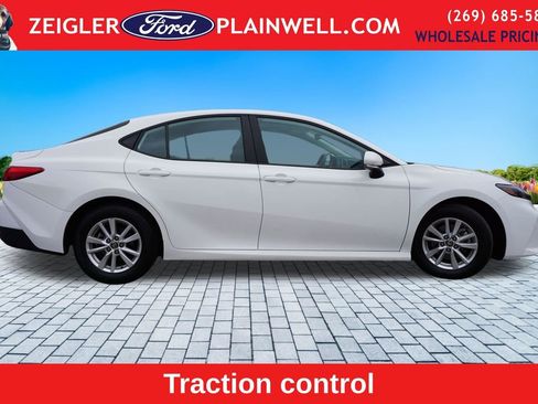 Used 2025 Toyota Camry LE image 6