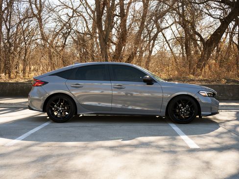 Used 2025 Honda Civic Sport image 10