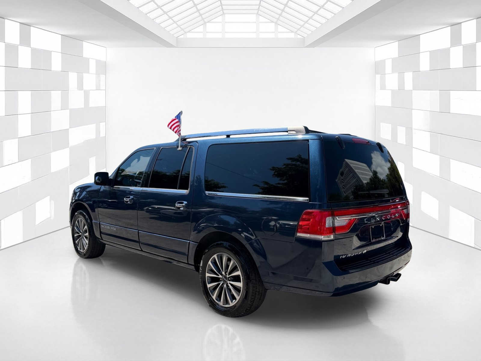 Used 2017 Lincoln Navigator L Select RWD image 5