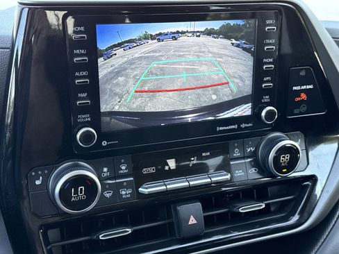 Used 2021 Toyota Highlander XLE FWD image 27