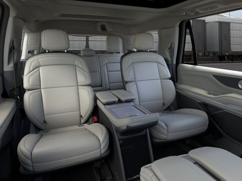 New 2026 Lincoln Navigator Reserve AWD/4WD image 57